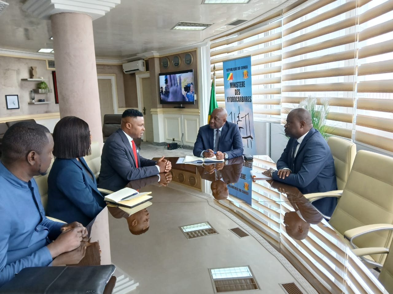 Mr le ministre Stev Simplice Onanga, et la Chambre africaine de l'énergie